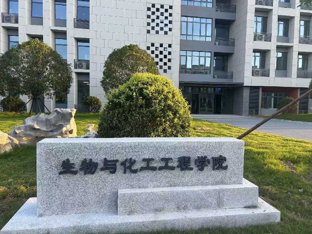 扎鲁特旗扬州职业大学体育场高杆灯项目